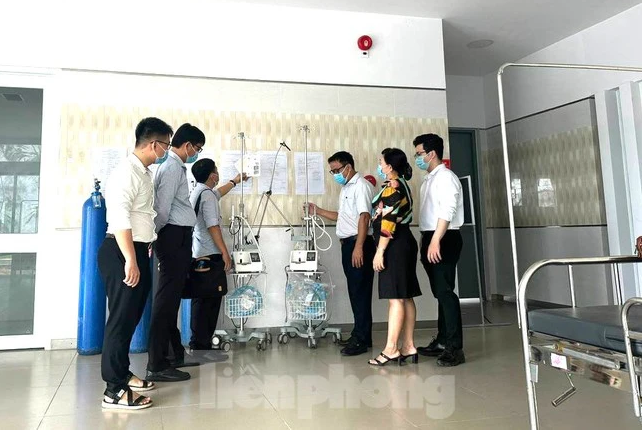 Due to the complicated development of the epidemic, Binh Duong set up 3 teams to inspect the treatment of COVID-19 patients