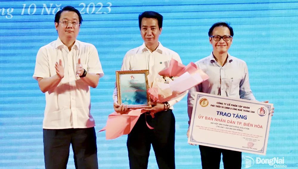 The event to celebrate Bien Hoa City - Dong Nai&#39;s 325th anniversary, Truong Sinh Finance &amp; Technology Development Group Joint Stock Company was honored to accompany the City Government&#39;s program to protect people&#39;s health. .